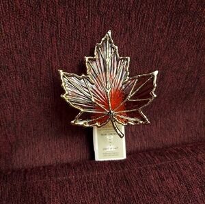 Leaf wallflower plug by bath and body works